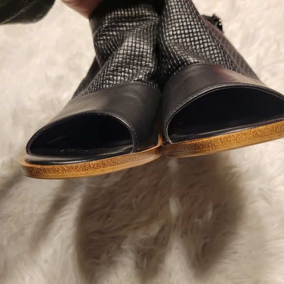 Sofia Milano Made in Italy black open toe wedges - Picture 7 of 12